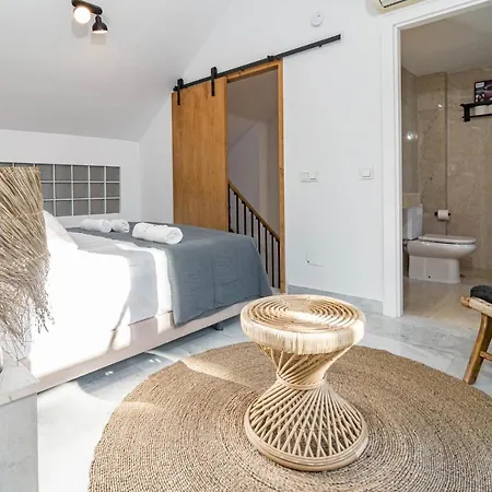 Vacation Paradise 2 Bedroom Penthouse - Walking Distance To Puerto Banus And Beaches Apartment Marbella