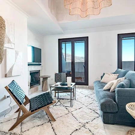 Vacation Paradise 2 Bedroom Penthouse - Walking Distance To Puerto Banus And Beaches Apartment Marbella